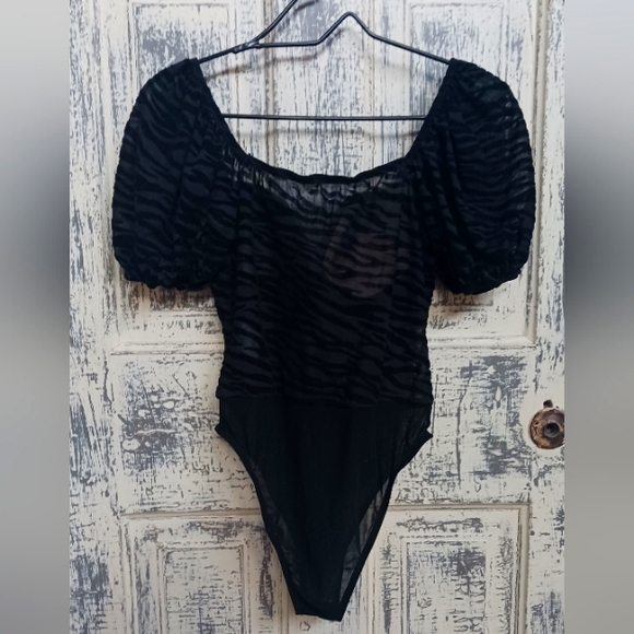 Black Puffy Sleeve Thong Bodysuit - Medium - Picture 2 of 6